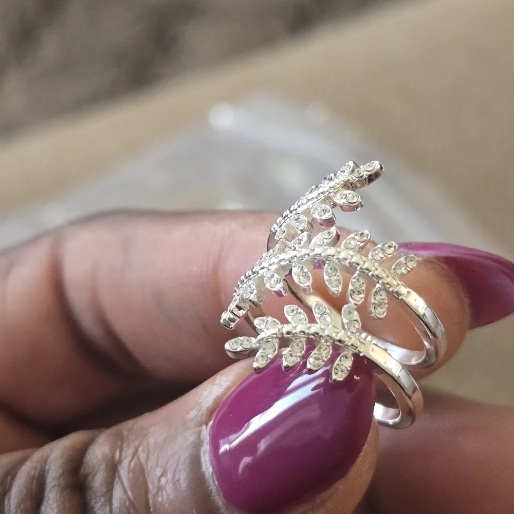 Macy's Elegant Silver Leaf Ring Size 5 Women Cubic Zirconia Rhinestones New